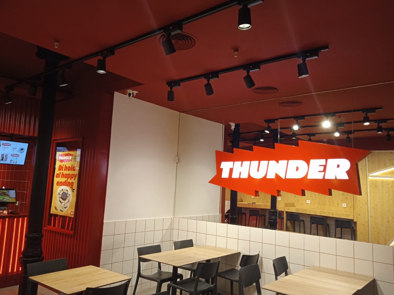 Thunder, la primera cadena fast food de hamburguesas veganas,  revoluciona la escena gastronómica de Madrid